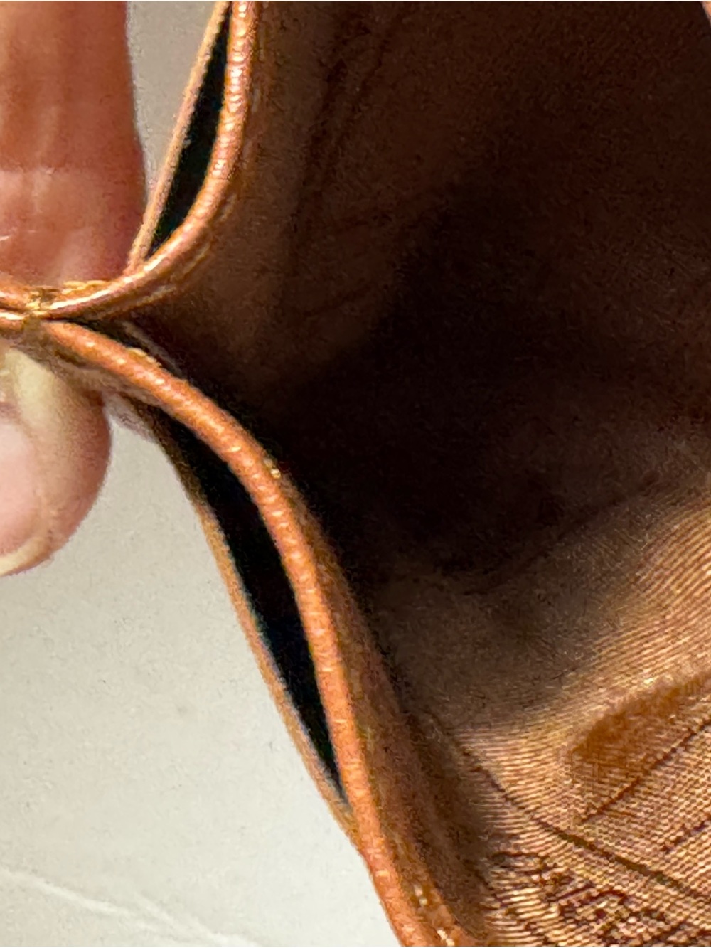 Longchamp Tan Pebbled Leather Card & Key Holder! Beautiful leather NWT - Picture 3 of 3